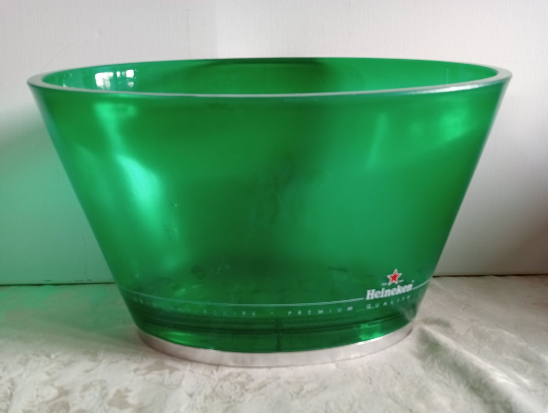 Heineken Frigoriferi & Refrigeratori: Heineken Eiskühler - Bier-Kühler Acryl ca.700 Gramm – Usato da Oberdorf BL venduto da Barocki888