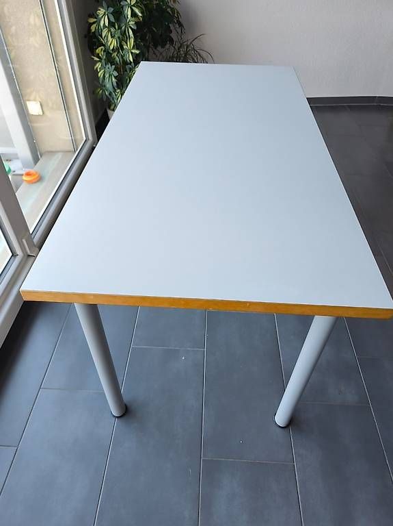 Schreibtische: Bureau / Table IKEA Vika Grevsta – Neu und originalverpackt aus Oron-la-Ville von hue_hh9f 1