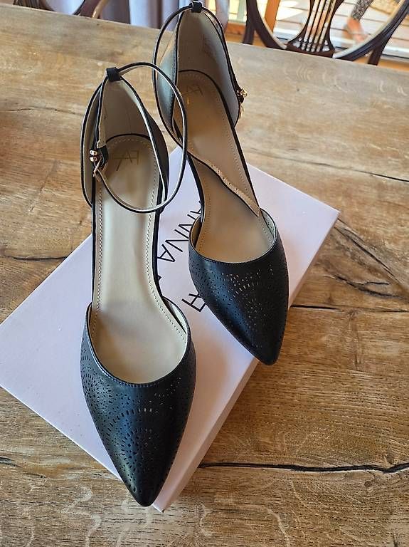 Damenschuhe: Escarpins noirs à brides 40  – Neu und originalverpackt aus Lausanne von Virg.Pe 3