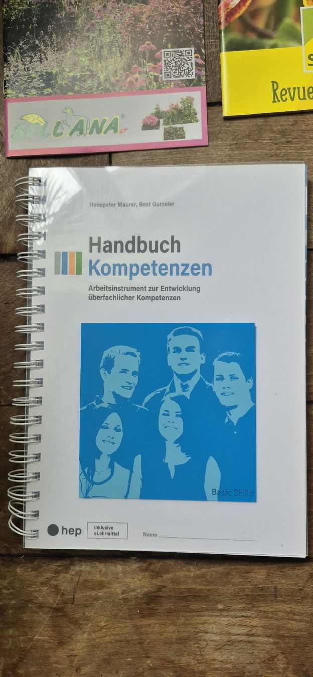 Livres: Handbuch Kompetenzen – D'occasion à Luzern par 365mal