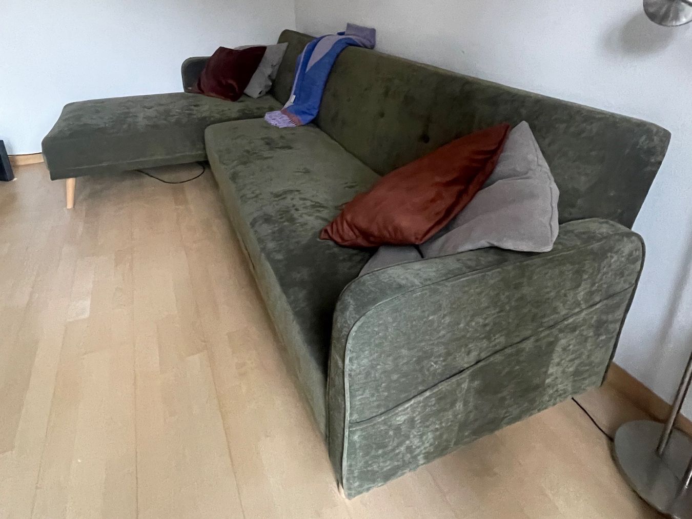 Maisons du monde Sofas: Maison du Monde Sofa (grüner Samt) – Gebraucht aus Zürich von ziska09 2