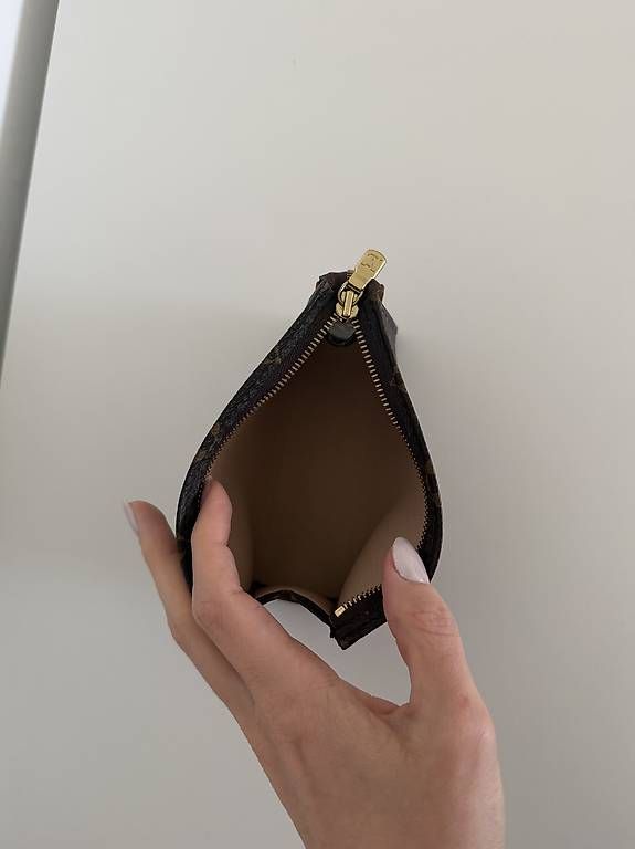 Custodie per cosmetici: Louis Vuitton Poche Toilette 15 Monogram – Usato da Basel venduto da Ohschaumal 4