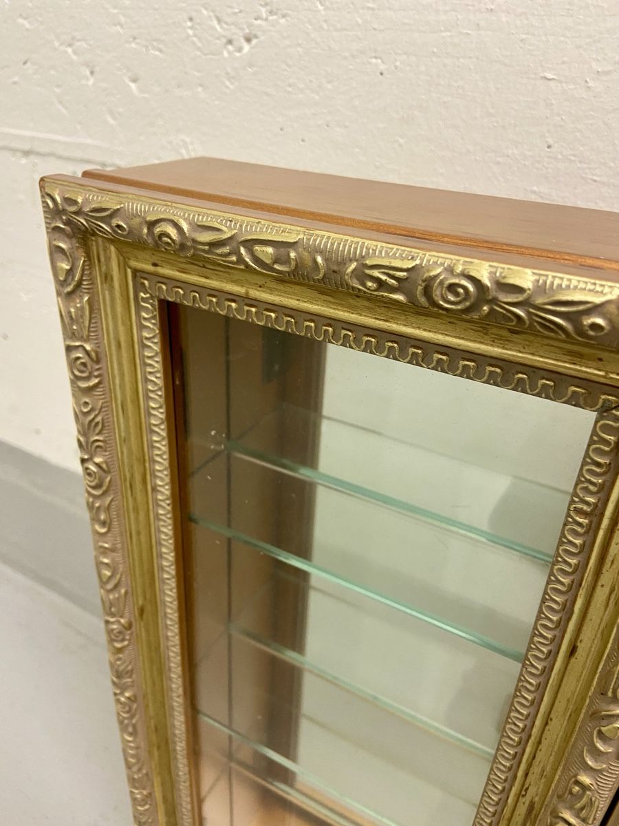 Vetrine: wunderschöne kleine Wandvitrine – Usato da Zürich venduto da Unique2400 1