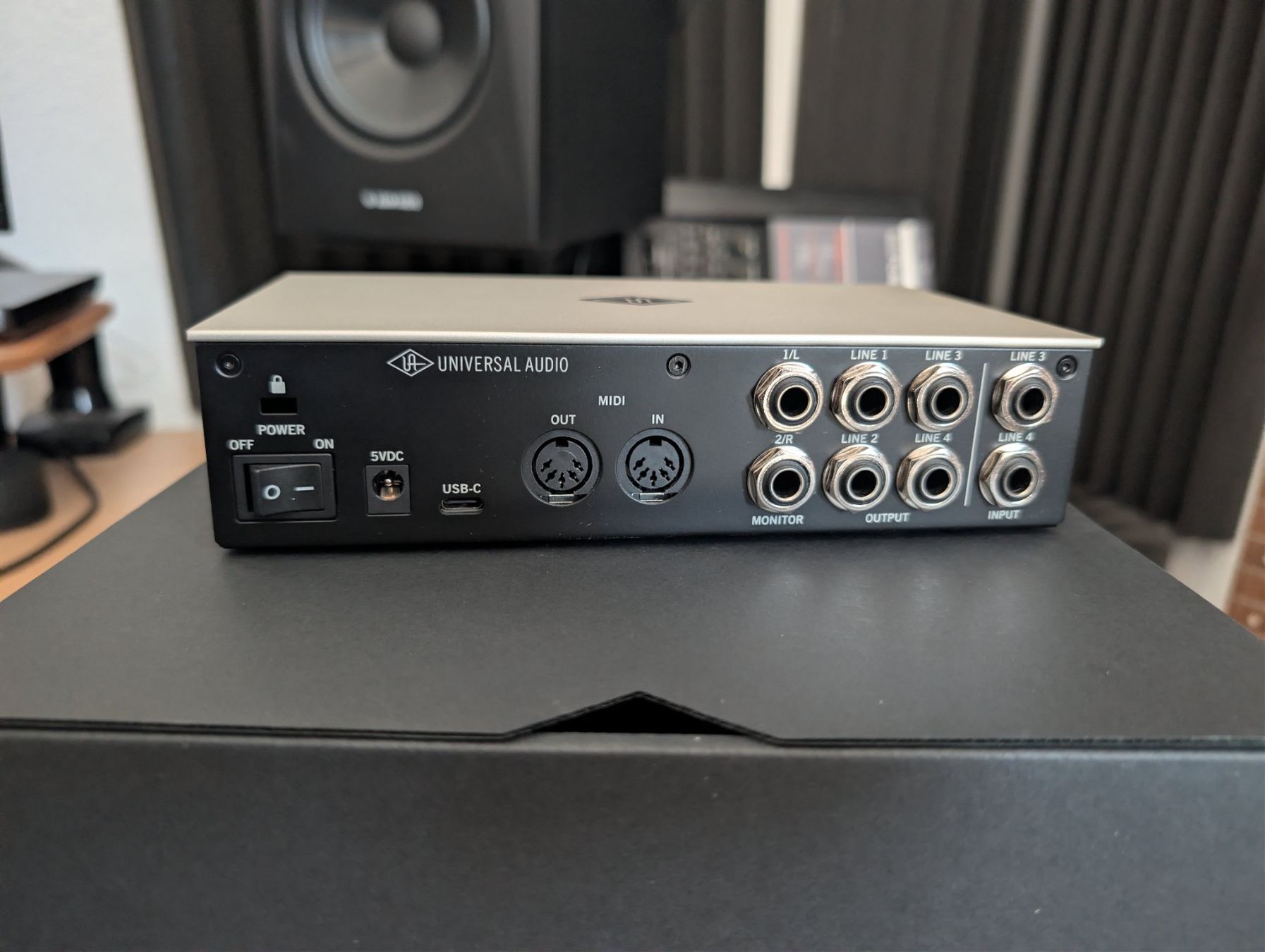 Universal Audio Attrezzatura per studi di registrazione: Universal audio volt 4 – Usato da Wallisellen venduto da Milouzzzz 1