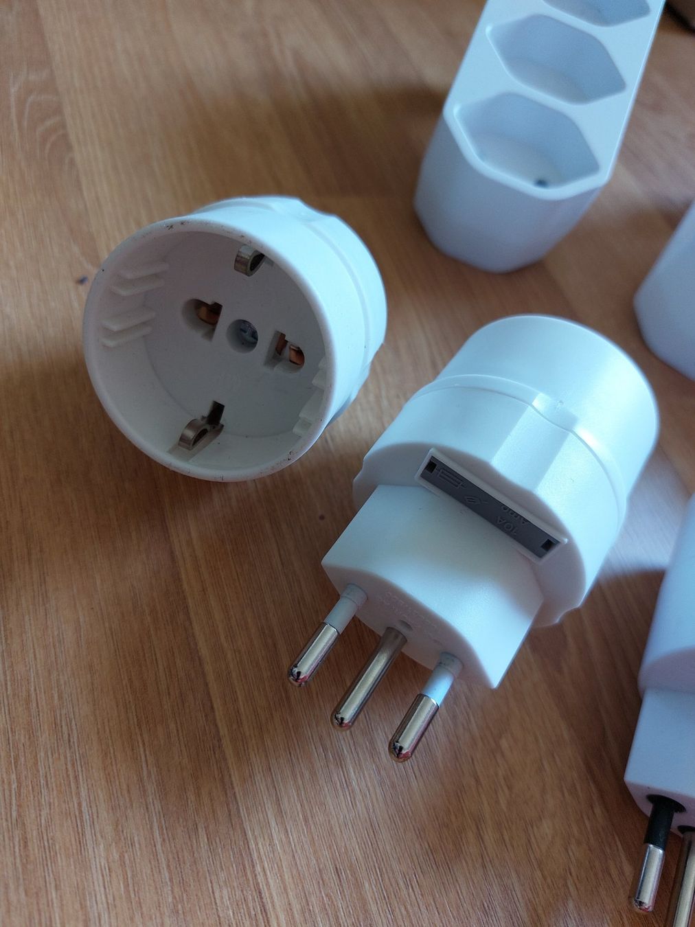 Stecker: Multi Steckdosen und Schuko adapter – Gebraucht aus Effretikon von Alexis24 1