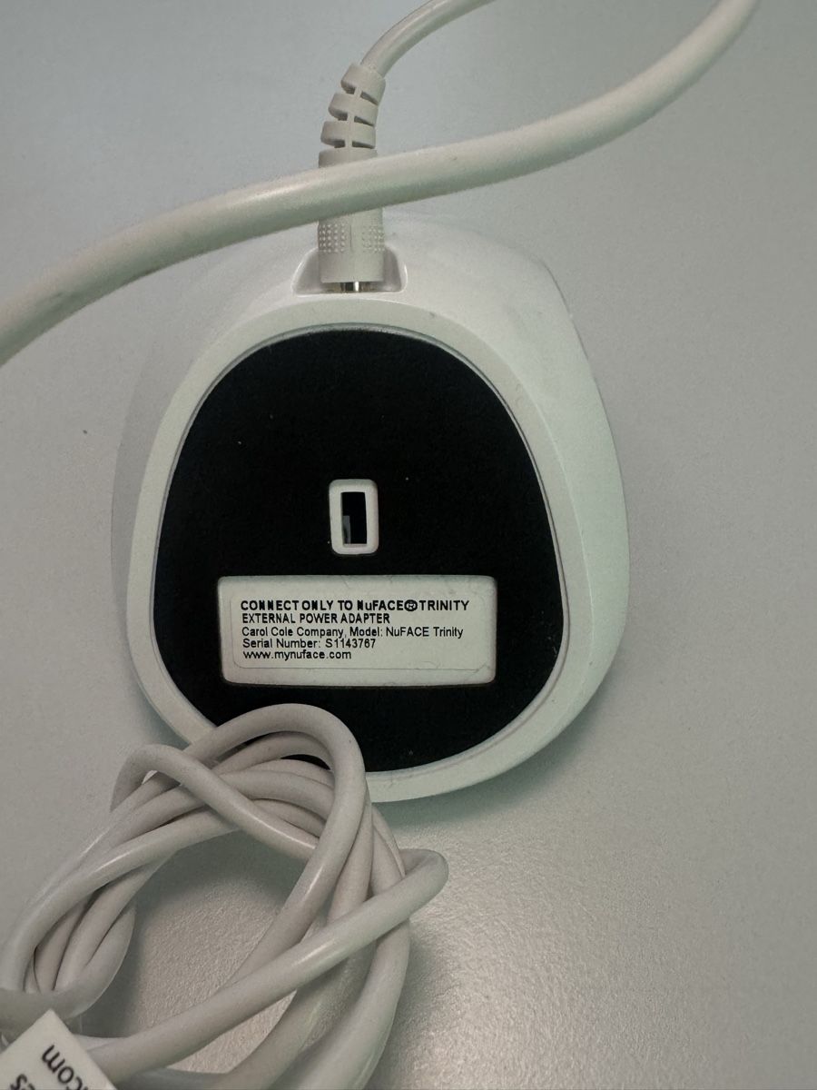 Nuface Cura del viso: NuFace Trinity Facial Toning Device with led light  – Usato da Zürich venduto da Anastasiya_g 4