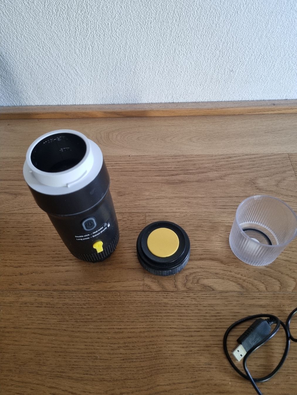Kaffeemaschinen & Espressomaschinen: Tragbare Espressomaschine schwarz mit USB-Kabel gebraucht – Gebraucht aus Bonaduz von saga03 2