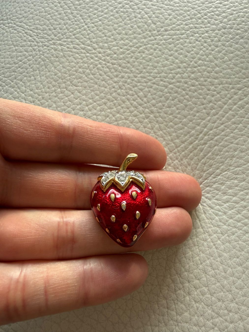 Spille & Fermagli: Broche fraise Cabouchon comme neuve! – Nuovo (secondo la descrizione) da Carouge GE venduto da sacha1981 2