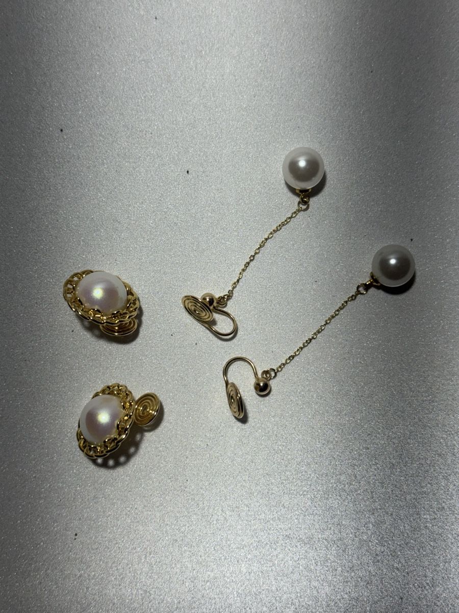 Orecchini pendenti & Orecchini a lobo: Earrings with or without clips – Usato da Davos Dorf venduto da gin_8k9d 1