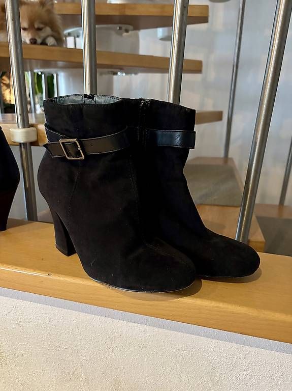 Scarpe da donna: Bottines noires Bata 38 – Usato da Perroy venduto da barballalla 1
