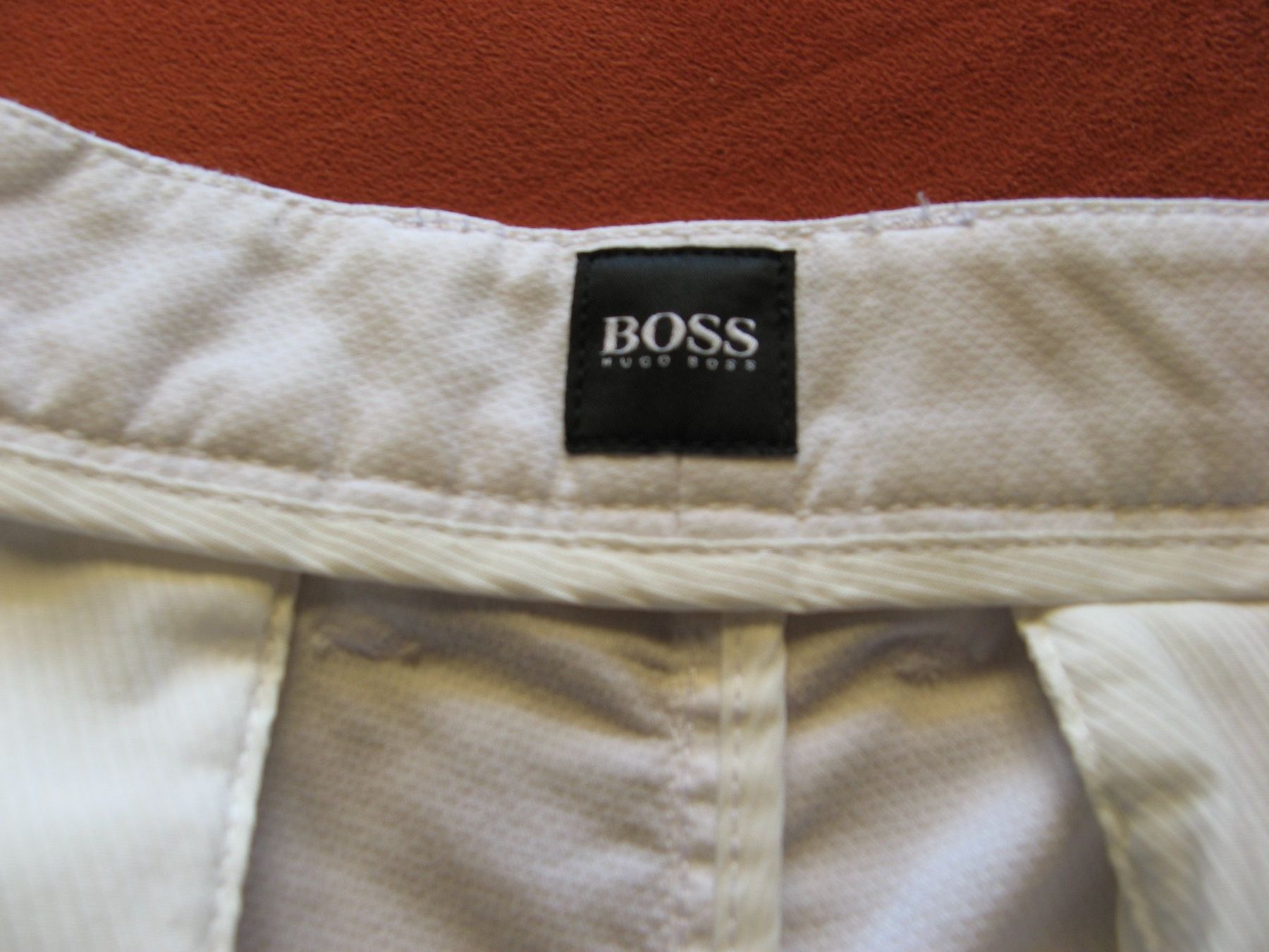 Hugo Boss Hosen: kurze, weisse Boss Shorts – Gebraucht aus Zürich von apil 5