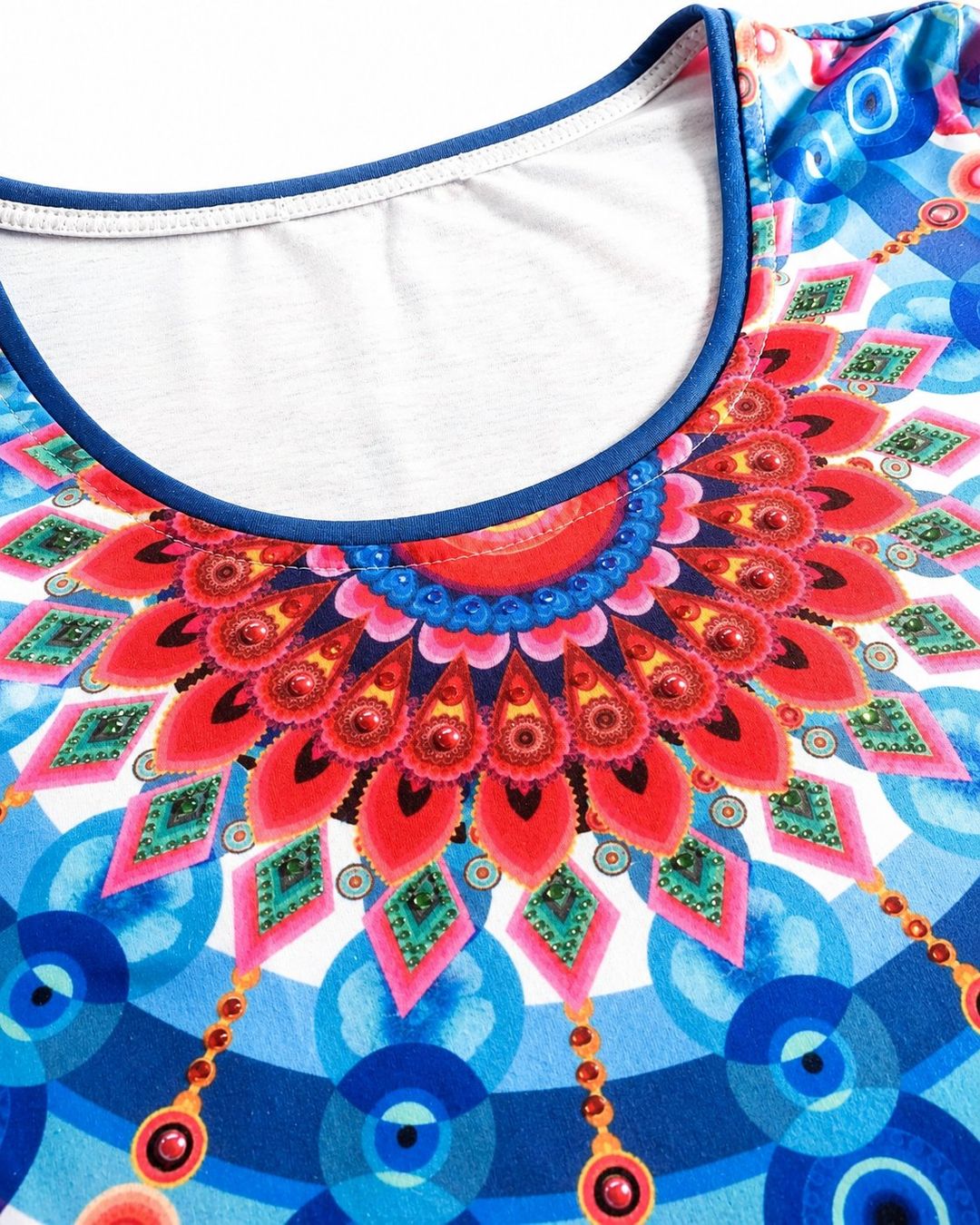 Tuniques: Hochwertige bunte Tunika mit exotischem Muster – Neuf (Voir description) à Fully par VaneaSelection 5