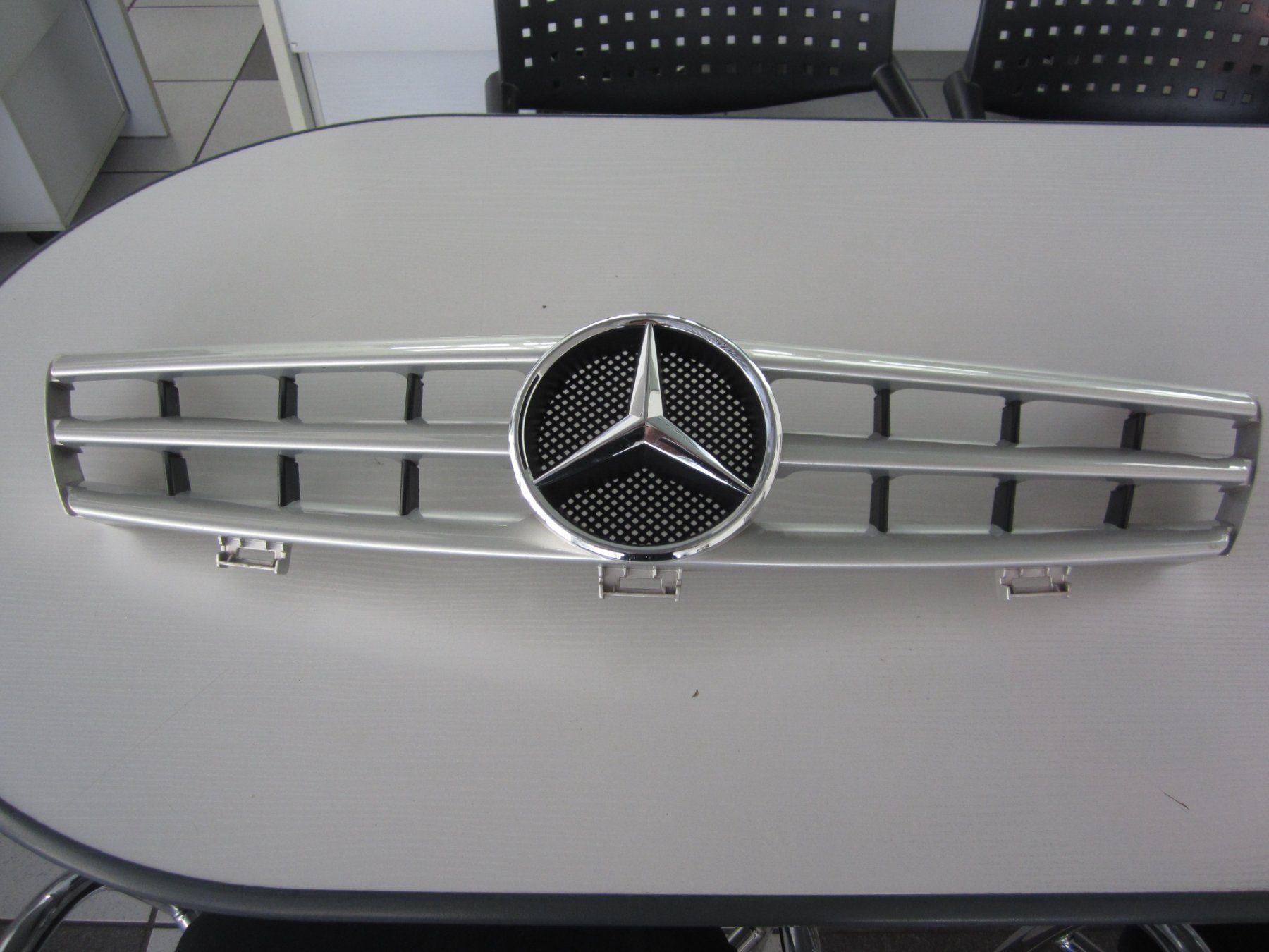 Mercedes-Benz Tutti pezzi di ricambio auto: Mercedes Benz CLS  Frontgrill original – Usato da Dietikon venduto da exclusive-cars-ag