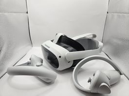 Pico 4 VR Headset with travel case / Standalone & SteamVR