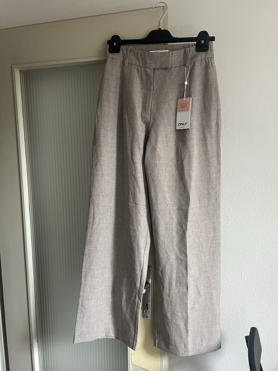 Only Pantaloni: Only Stoffhose Grösse S – Nuovo e nell'imballaggio originale da Kirchberg BE venduto da lea_kb6y