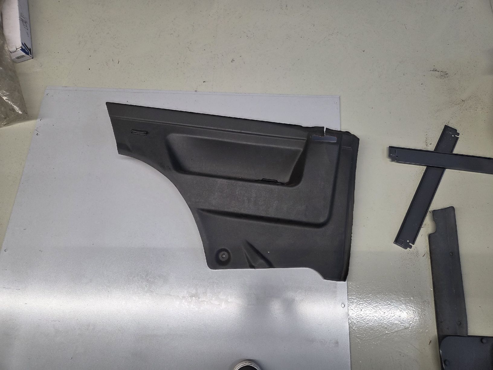 Opel Tutti pezzi di ricambio auto: Abdeckung Opel Corsa A GSi – Difettoso da Böbikon venduto da Domplex