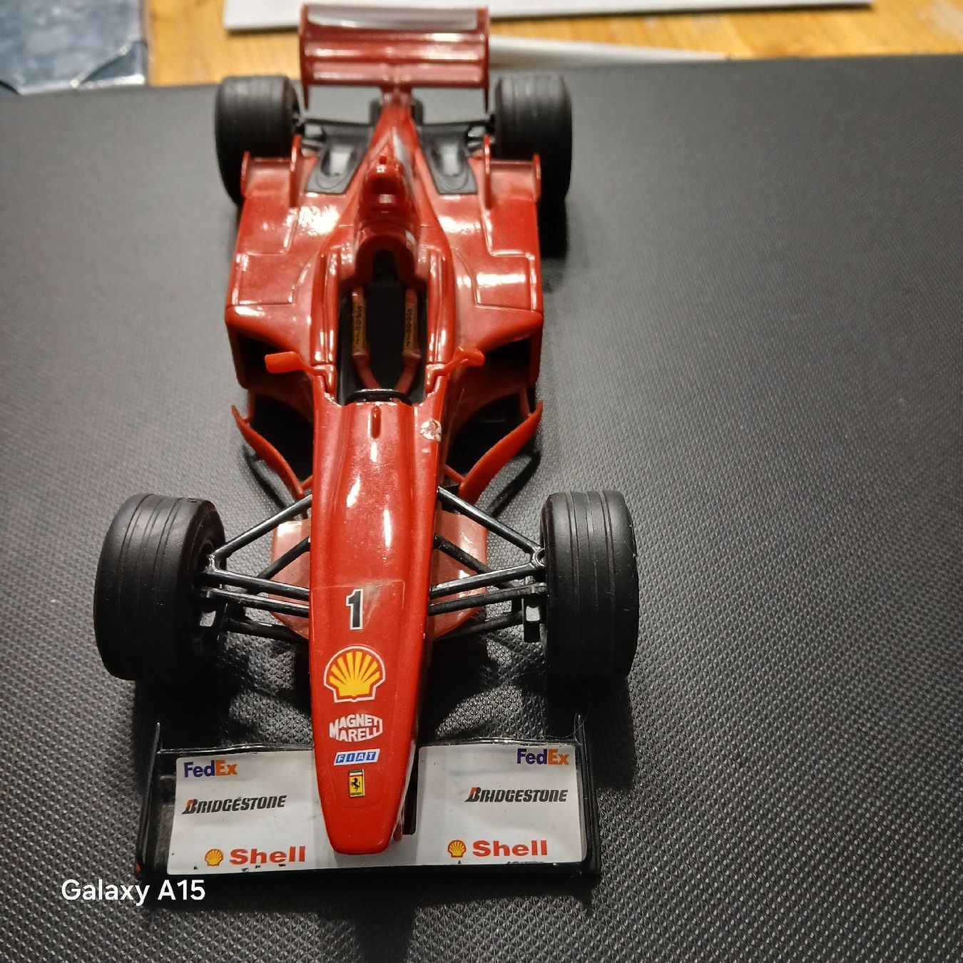 Bburago Modellini d'auto: Ferrari  F300 Modellauto 1/24 – Usato da Zug venduto da Ow66 3