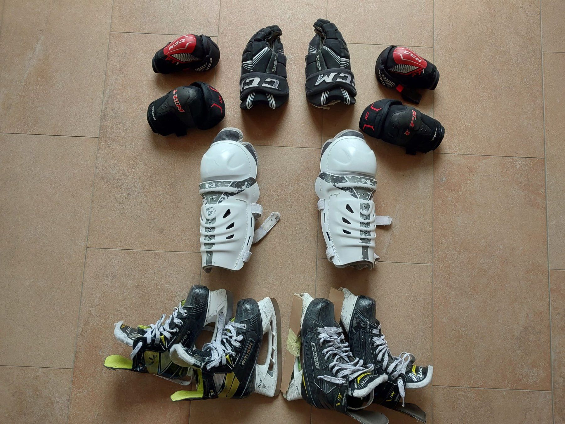 Protezioni & Imbottiture: Eishockeyausrüstungsteile Junior – Usato da Kaltacker venduto da Marbieri