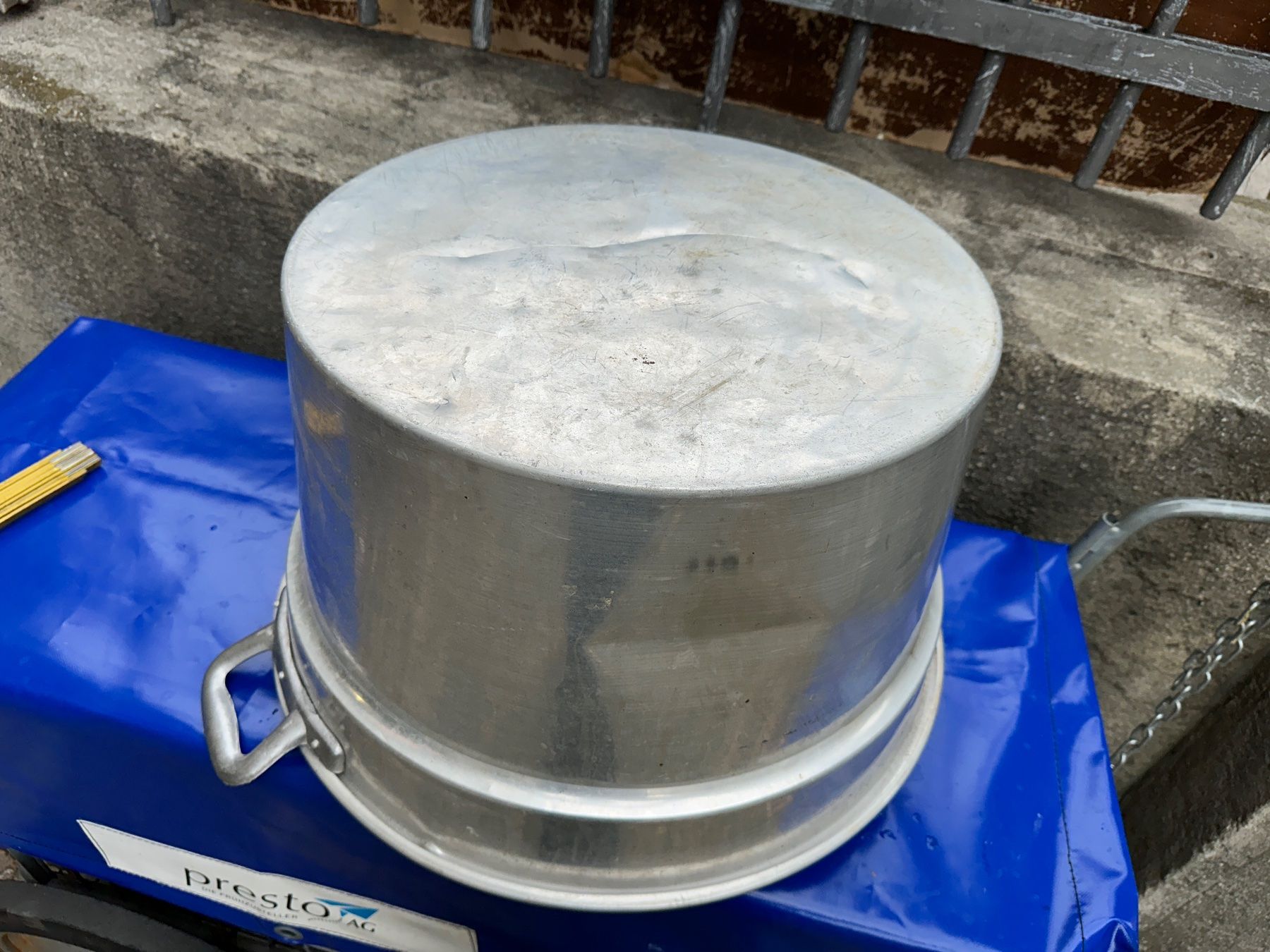 Pentole: Metalltopf ca. 75Liter !  Alukessel Gartengefäss – Usato da Zürich venduto da atlantis77 3