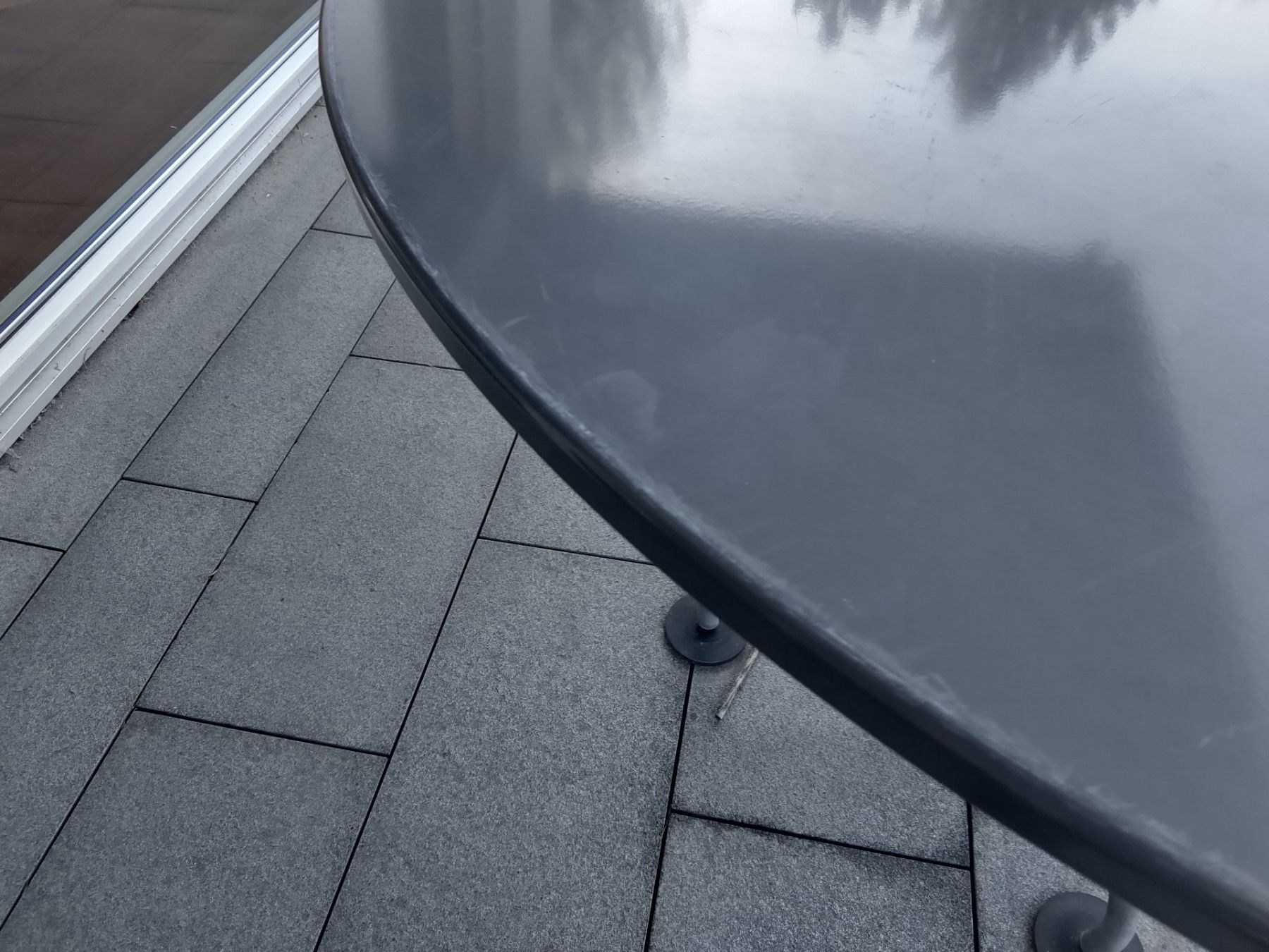 Tische: Gartentisch, rund, Metall – Gebraucht aus Dietwil von  3