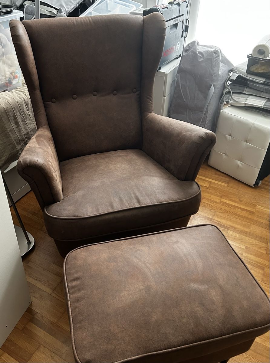Ikea Poltrone: IKEA STRANDMON Ohrensessel mit Hocker – Usato da Stäfa venduto da Sterndli90