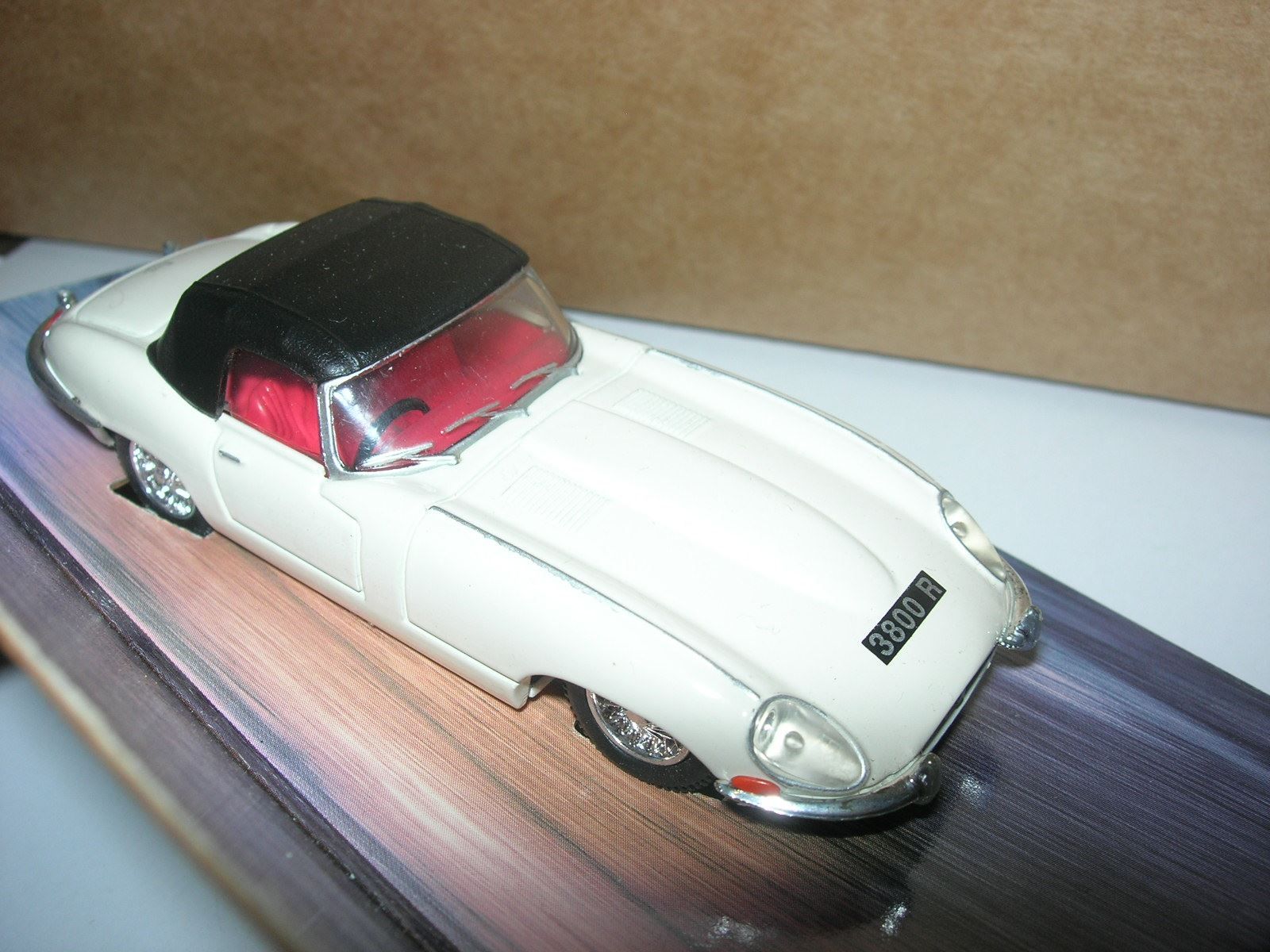 Jaguar Modellini d'auto: Jaguar E Type  Soft Top ° Corgi 1:43 – Nuovo e nell'imballaggio originale da Hornussen venduto da Amw 3