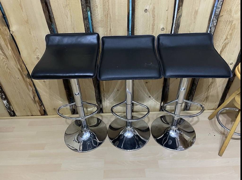 Allestimento di negozi e stand fieristici: Bar oder verkaufstheke mit Hocker oder ohne  – Usato da St.Gallen venduto da Piran65 2