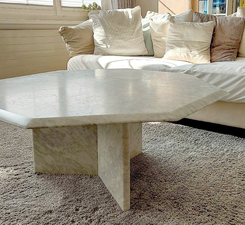 Tables: Salontisch aus massivem weissen Marmor – D'occasion à Reichenburg par Vasquez27
