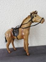 Antikes Lederpferd mit Geschirr und Sattel Deko