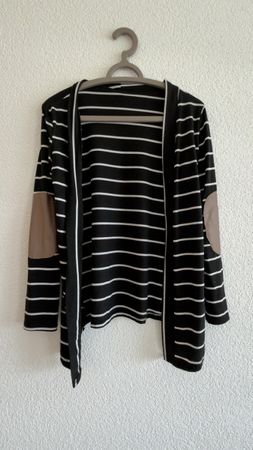 Damen Cardigan schwarz weiss gestreift mit Ellbogenflicken