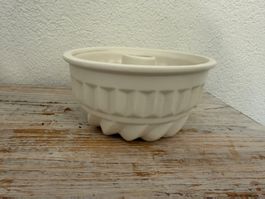 Gugelhupf Pflanzgefäss, Farbe Beige