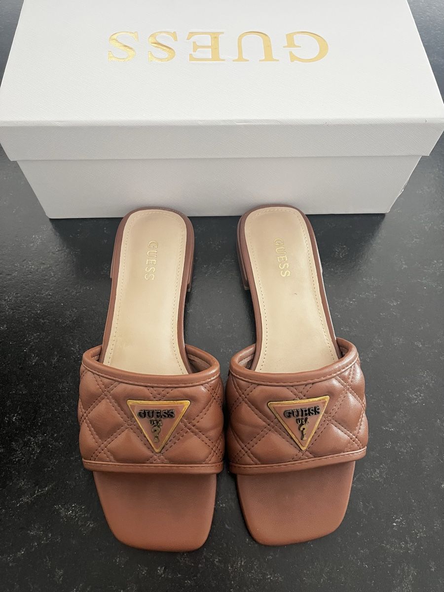 Chaussures femmes: Pantolette Guess braun – D'occasion à Studen BE par Key4 2