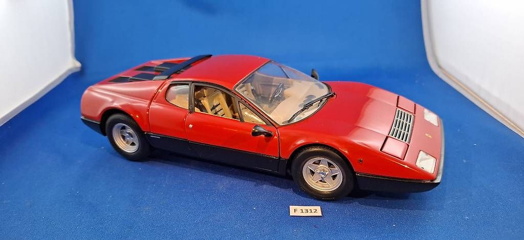 Kyosho Modellini d'auto: Vitrinen Ferrari Modell Auto 1:18 Kyosho – Usato da Birsfelden venduto da Mg65 3