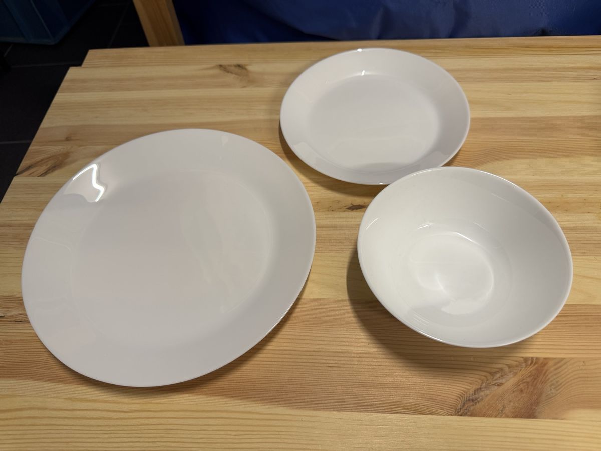 Set di piatti: Geschirr neu 56 teilig – Nuovo (secondo la descrizione) da Rorbas venduto da Astrafix