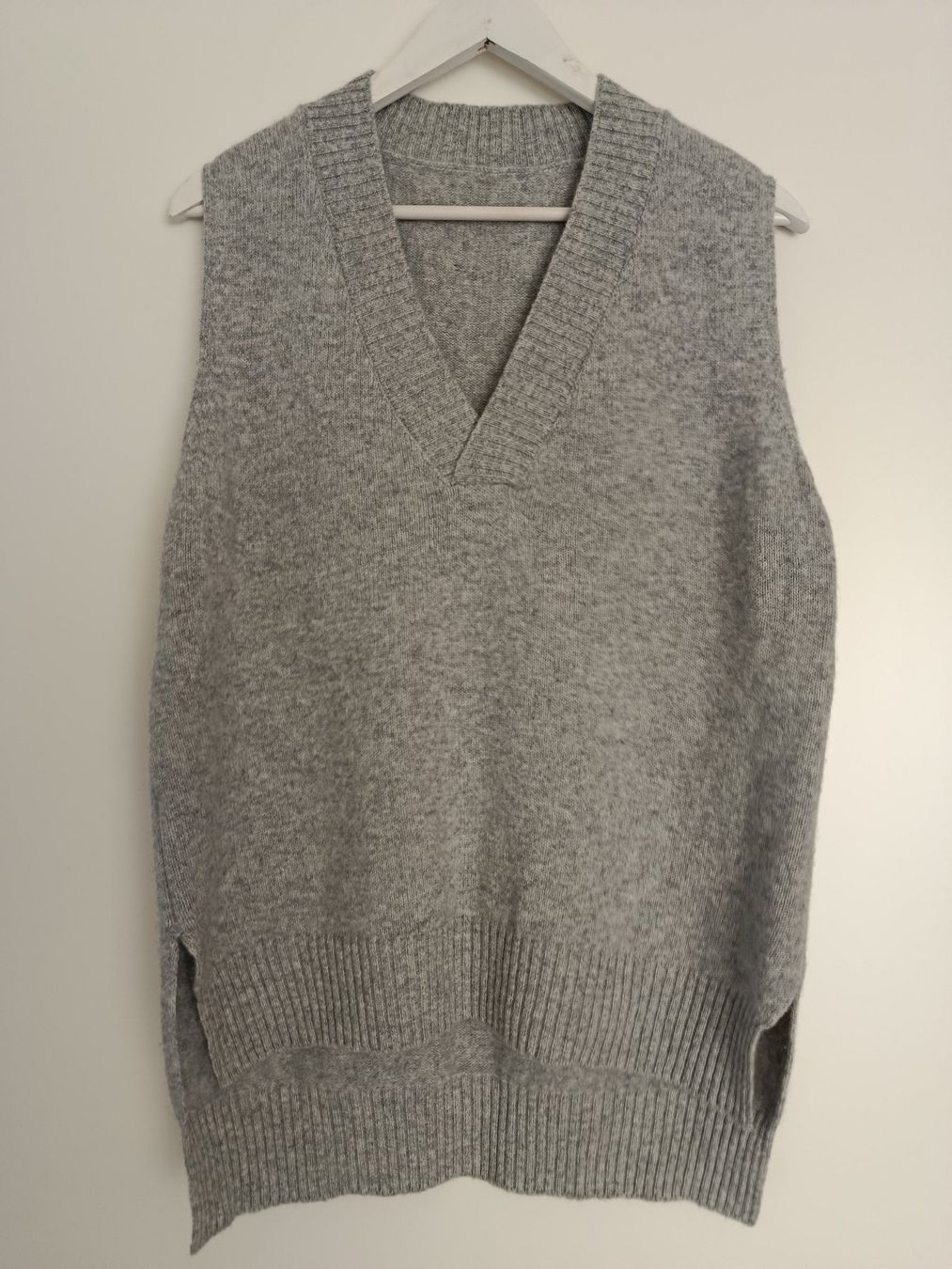 Pullover & Sweatshirts: Kaschmir Pullunder mit V-Neck – Neu (gemäss Beschreibung) aus Weiach von sim_8s27