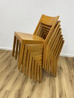 8 Stapelstühle