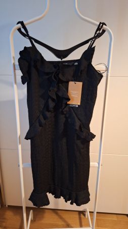 Robe noire Vero Moda, taille S, neuve, style court et chic.