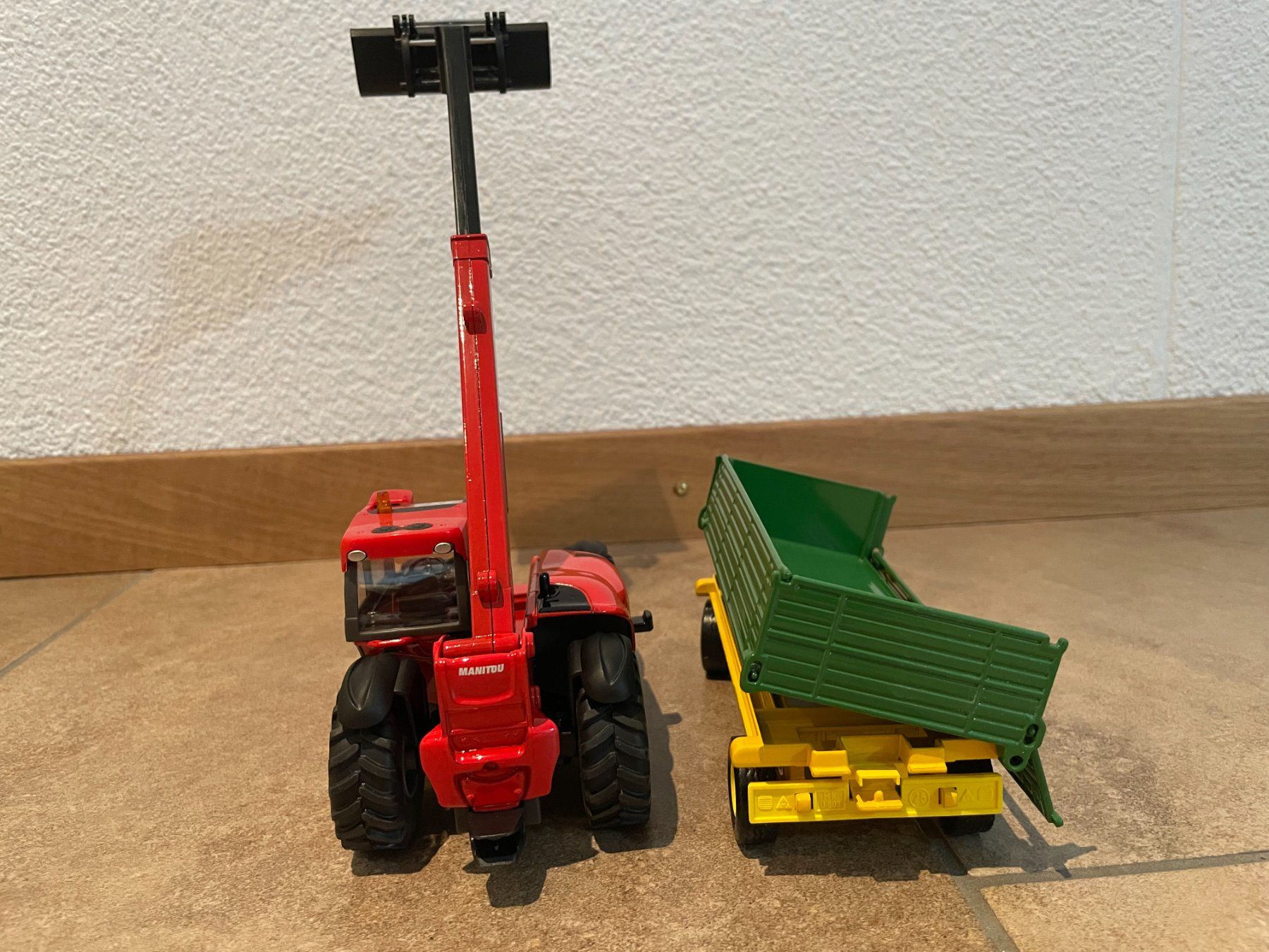 Manitou Traktoren: SIKU Manitou mit Anhänger – Neu und originalverpackt aus Kreuzlingen von Stefan1150 3