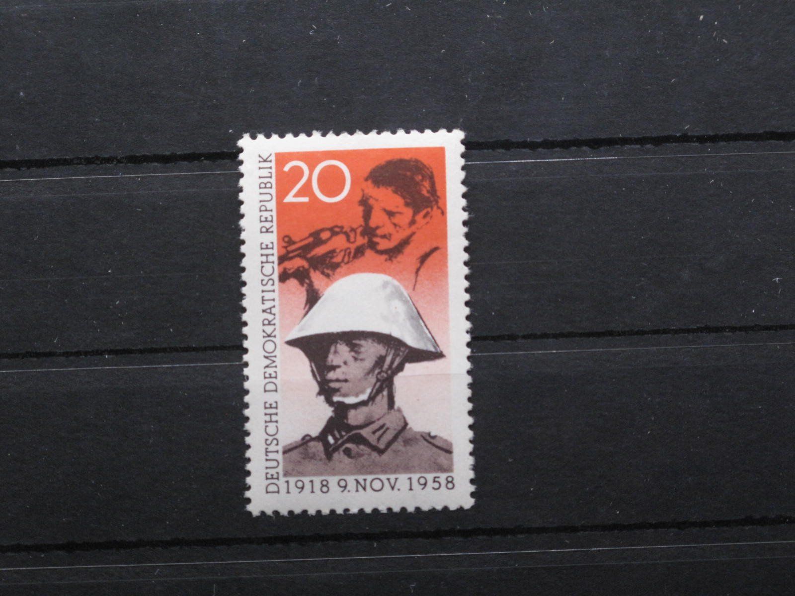 Tutti i francobolli: DDR 1958 Novemberrevolution ** – Usato da Wil SG venduto da fva01