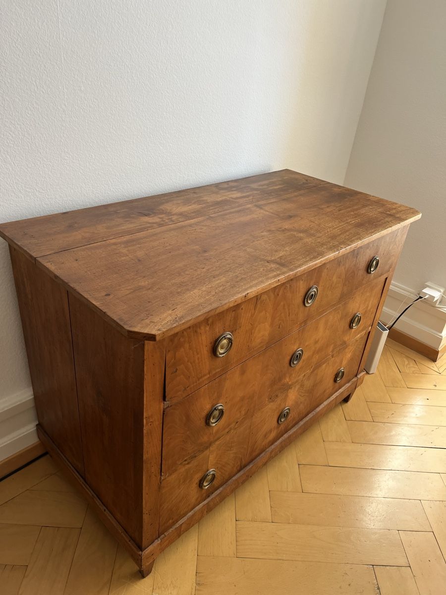 Kommoden: Antik Kommode aus Holz massiv – Gebraucht aus Zürich von pil_6gbb 1