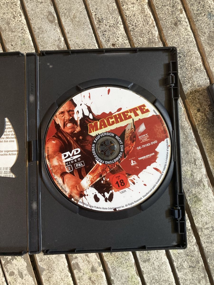 Tous les DVDs: DVD Machete  – D'occasion à Aarwangen par to-hirschi 1