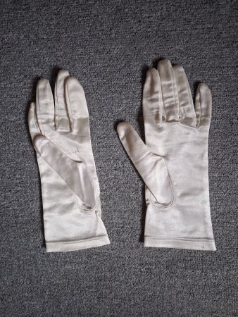 Elegante weisse Handschuhe für Kinder
