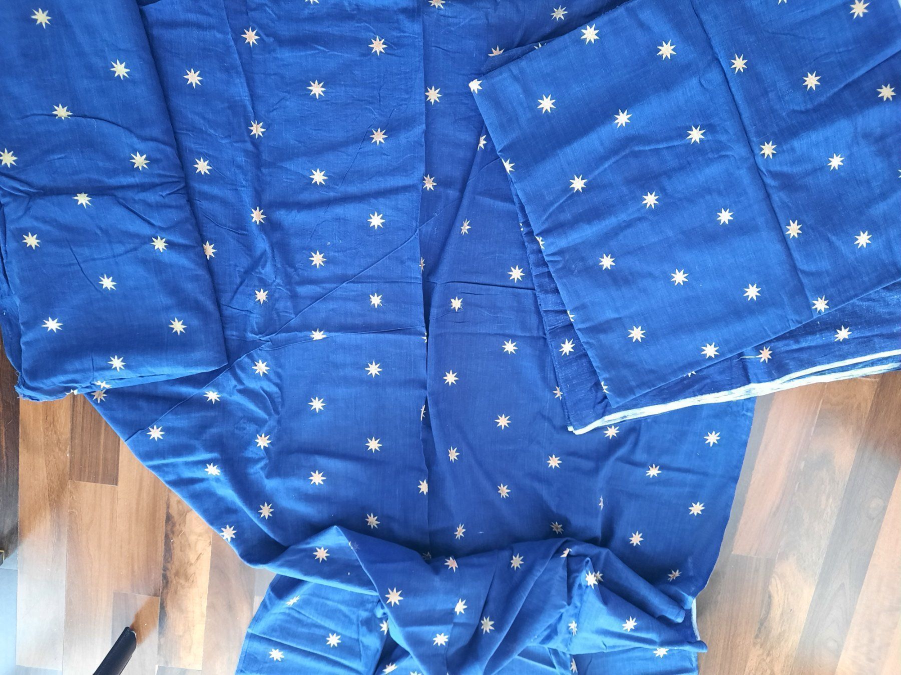 Tessuti: Stoff, Indigo mit Sternen, Baumwolle, 4 Stck. 15.4m2 – Nuovo (secondo la descrizione) da Herrliberg venduto da AlexandraBopp 1