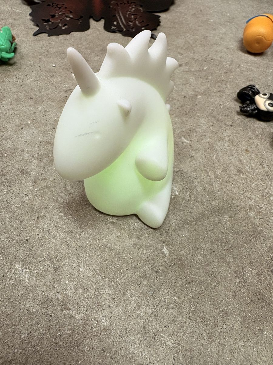 Toutes les décorations: Leuchtendes Einhorn (farbwechsel) – D'occasion à Basel par alisha.beuggert 5