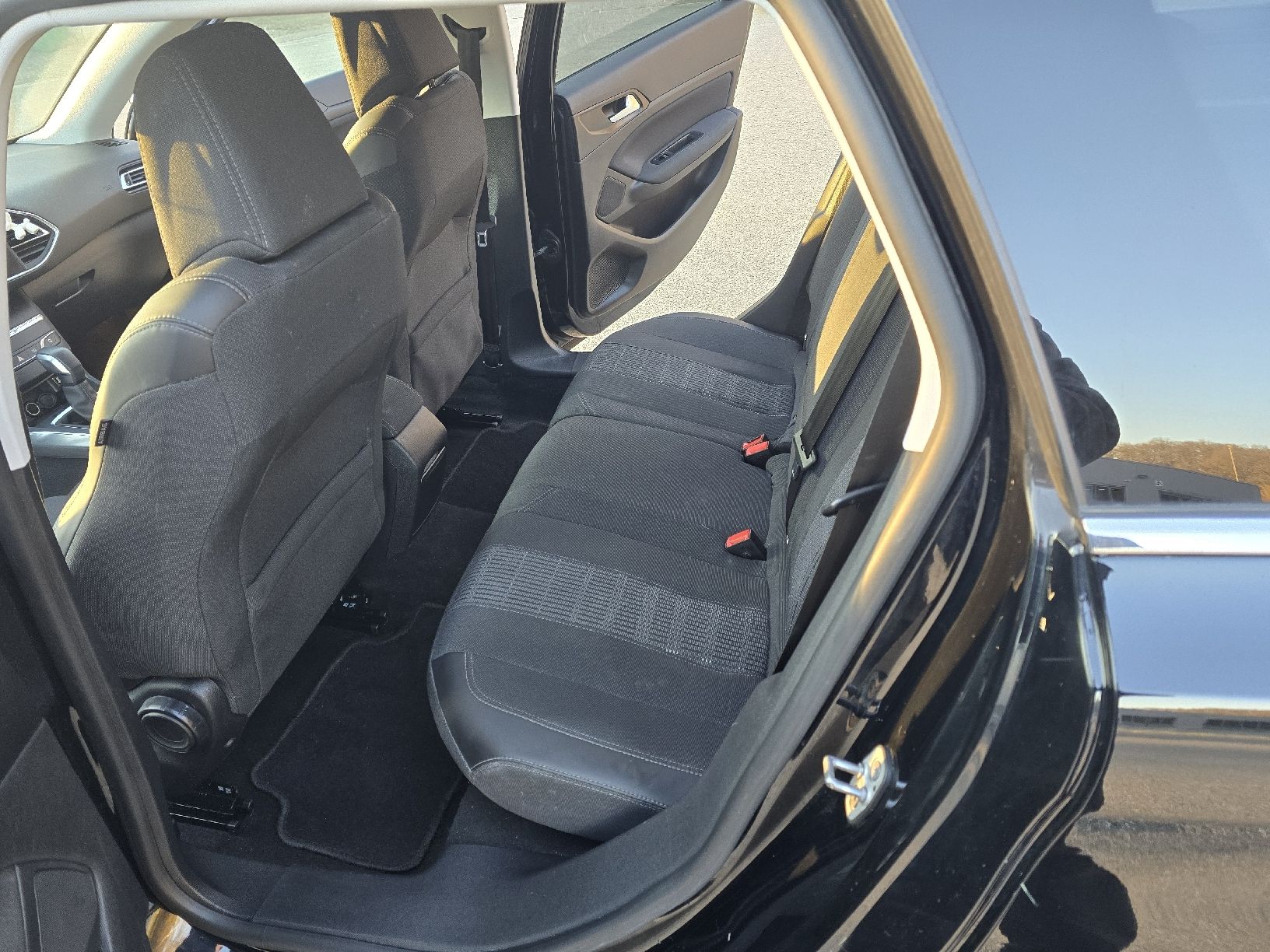 Peugeot Automobili: peugeot 308 1.2i stt – Usato da Winterthur venduto da AJ2323 9