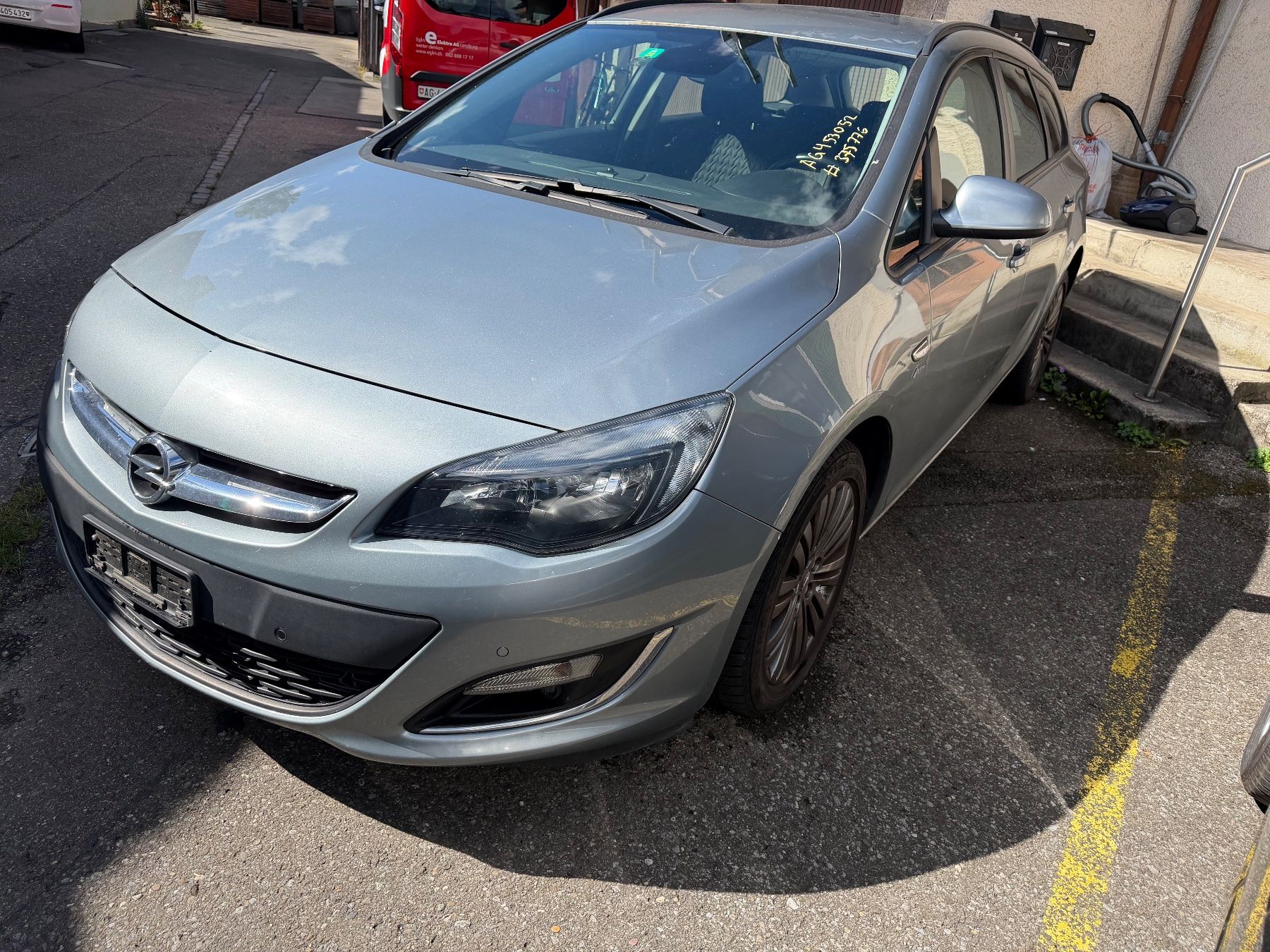 Opel Automobili: Unfallwagen Opel Astra J – Usato da Hunzenschwil venduto da JustKnow 2