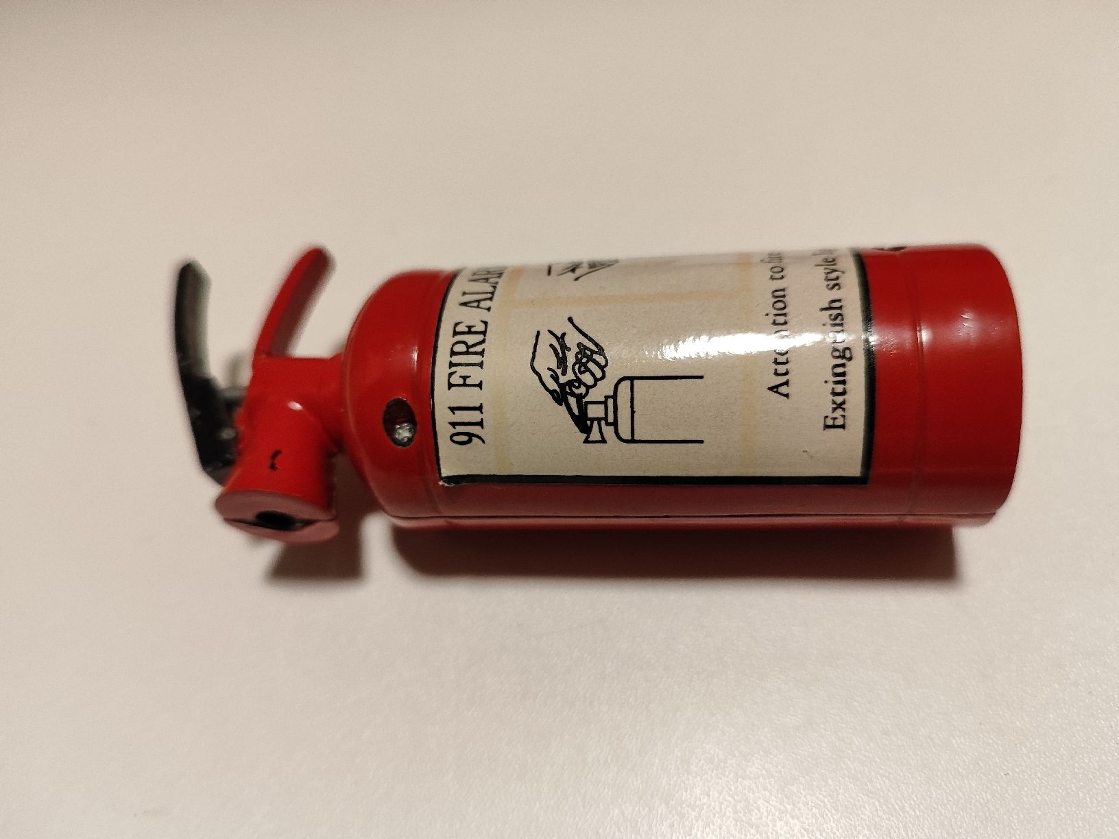 Feuerzeuge: Novelty Fire Extinguisher Lighter - a Unique Gift! – Gebraucht aus Mülligen von vagos85 1