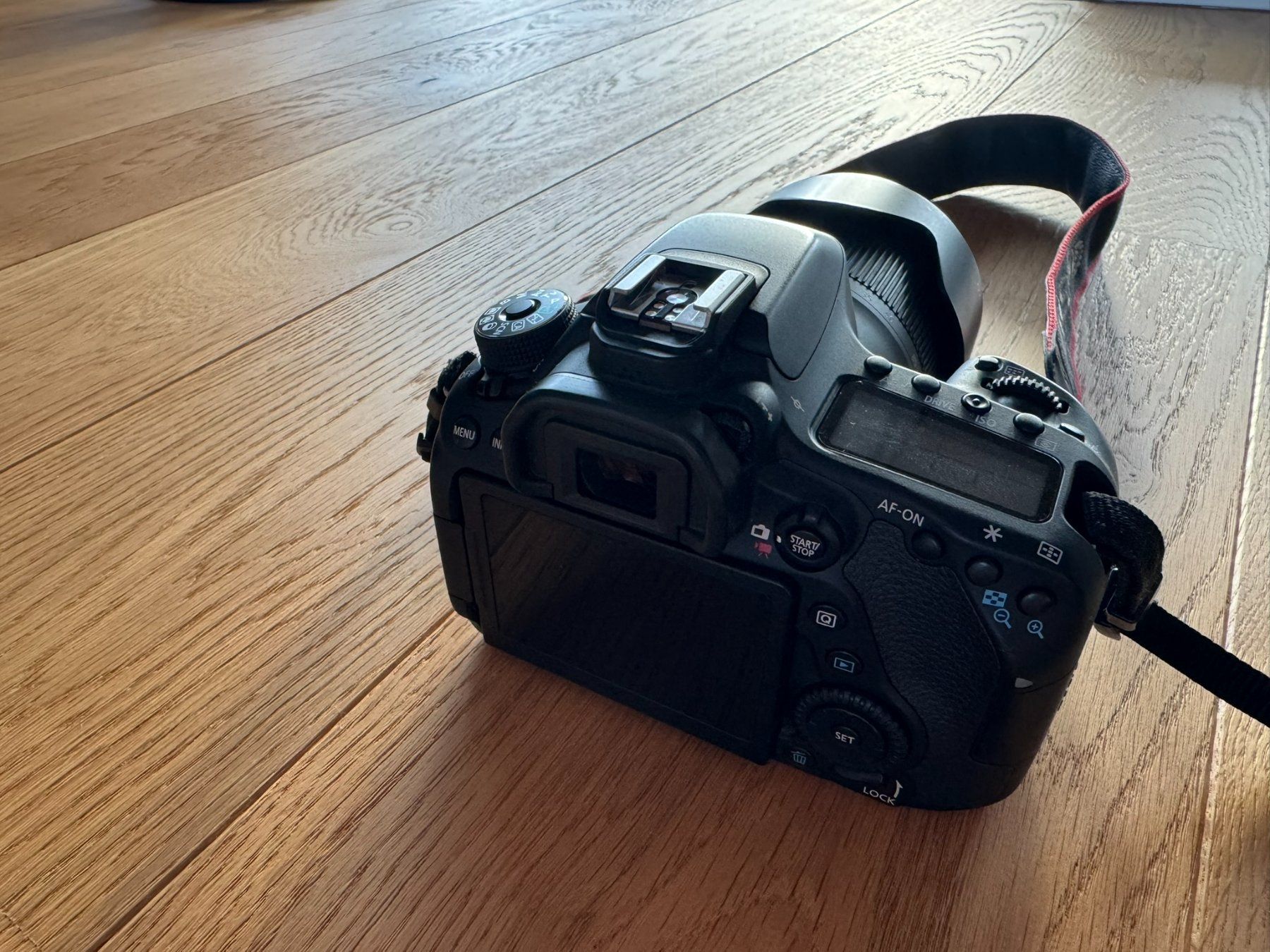 Canon Fotocamera: Canon EOS 80D Spiegelreflexkamera mit 18-135mm Objektiv – Usato da Eschen venduto da daniel_schwarz 2