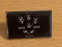 Queen Pin Anstecker Punk Roc Metal Band