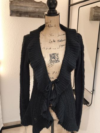 Damen Strickjacke schwarz mit Rüschen guter Zustand